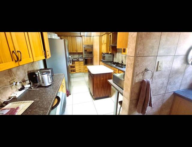 BUSINESS FOR SALE IN ELDORAIGNE